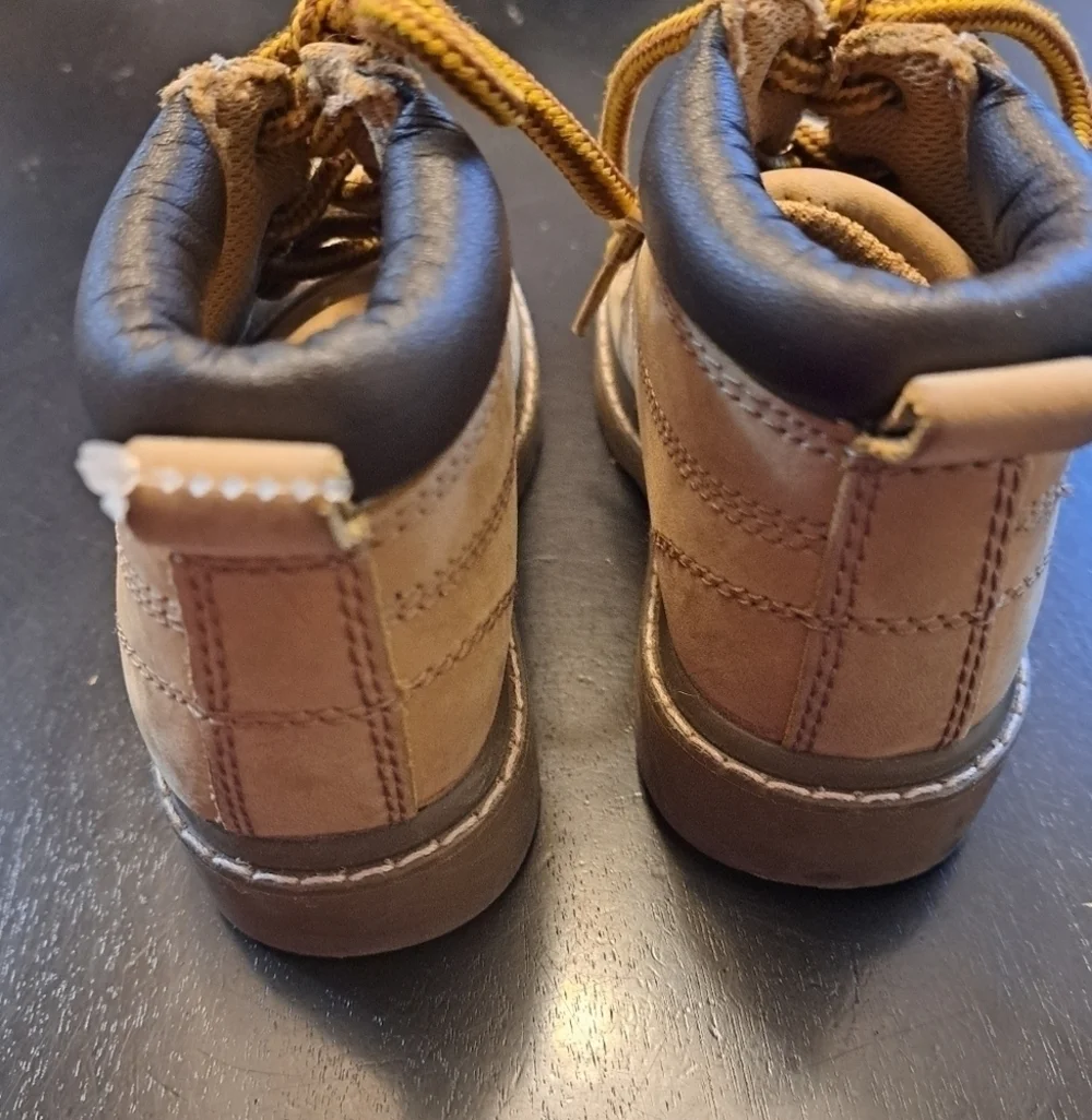 Buster Brown Boys Utility Boots    Size 8 1/2